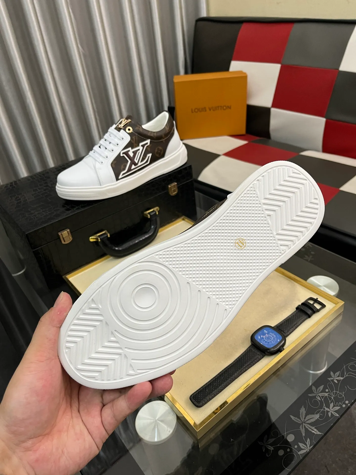 Men's shoes 💰400⌚️⌚️【LOUIS VUITTON】Same style as Louis Vuitton* official website 🚹Men's high-top casual shoes❤️Same style as popular celebrities and big names ~ Best-selling at home and abroad Lv focuses on the checkerboard series...Imported first-layer cowhide with special fabrics➕Full sheep leather lining➕Brand-specific hollow outsole💎Number: 38-443️⃣Colors available
